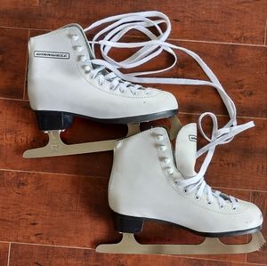 SOLD!WinnWell Girls Skating Shoes